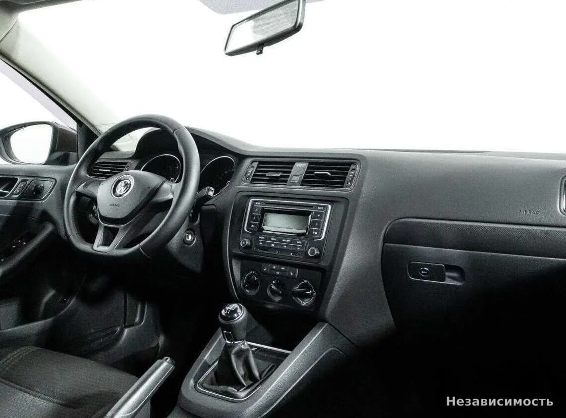 Volkswagen Jetta 2015 с пробегом — фото 9