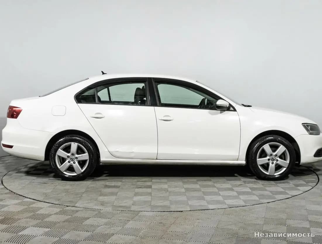 Volkswagen Jetta 2014 с пробегом — фото 4