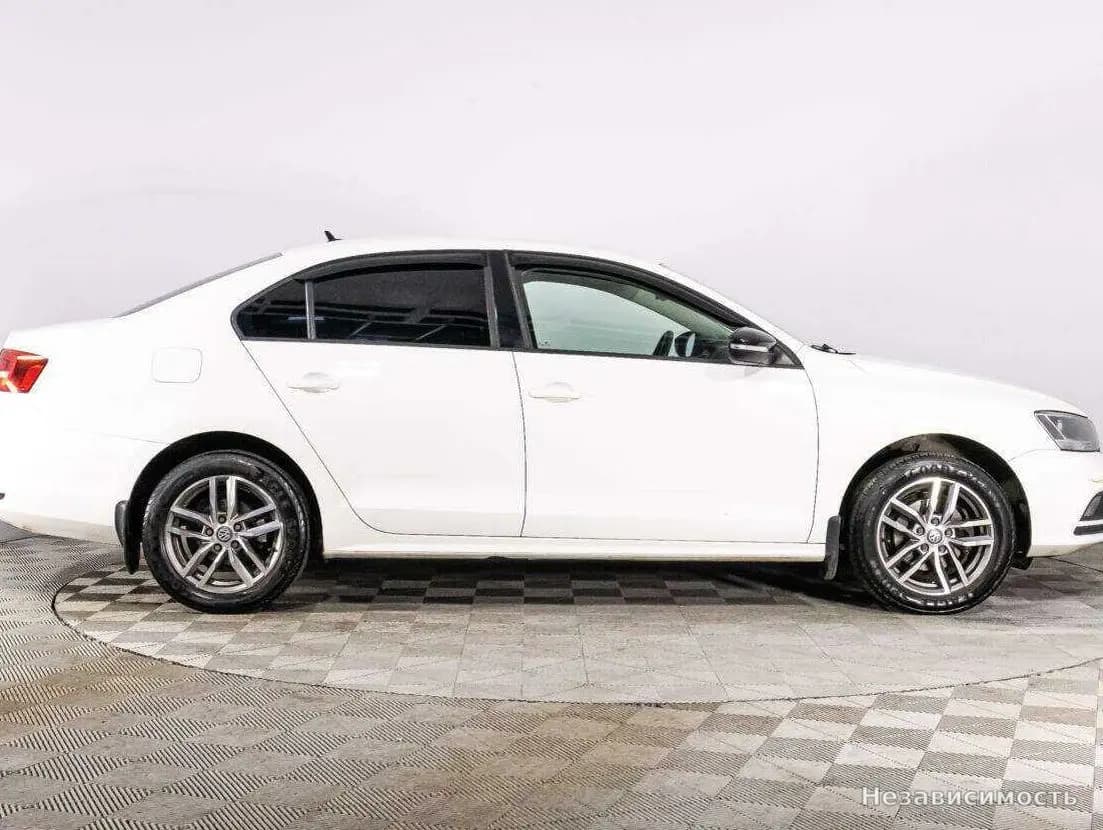 Volkswagen Jetta 2015 с пробегом — фото 4