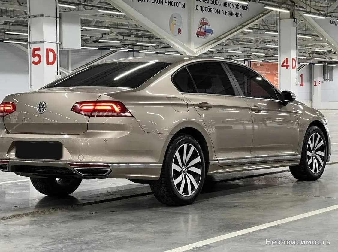 Volkswagen Passat 2016 с пробегом — фото 5