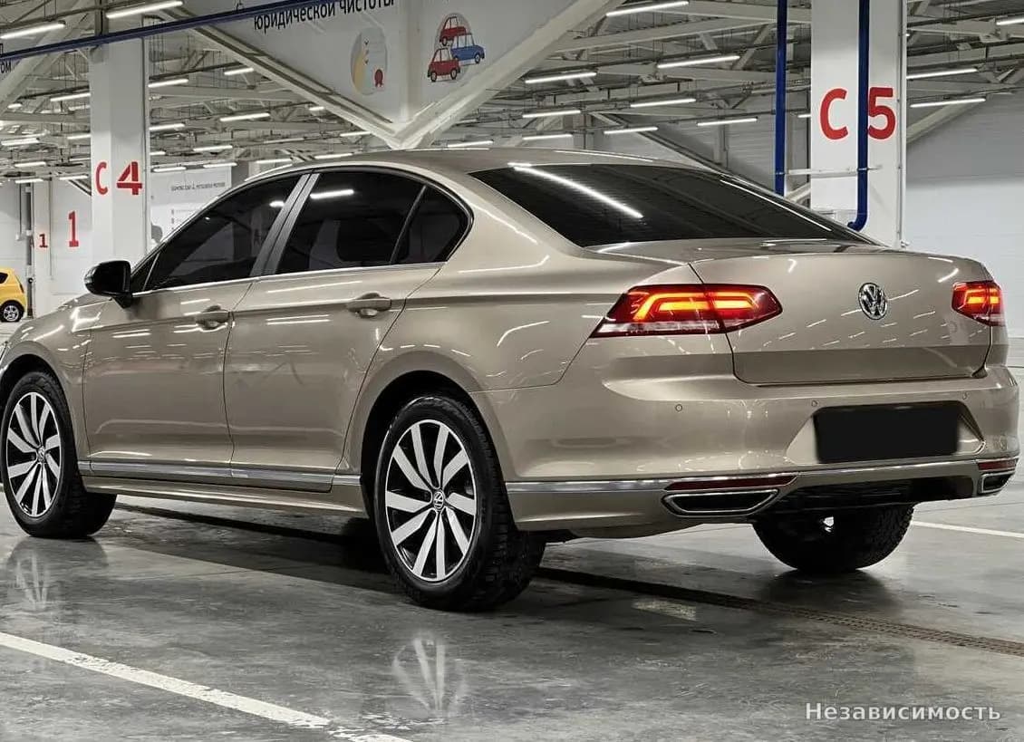 Volkswagen Passat 2016 с пробегом — фото 7
