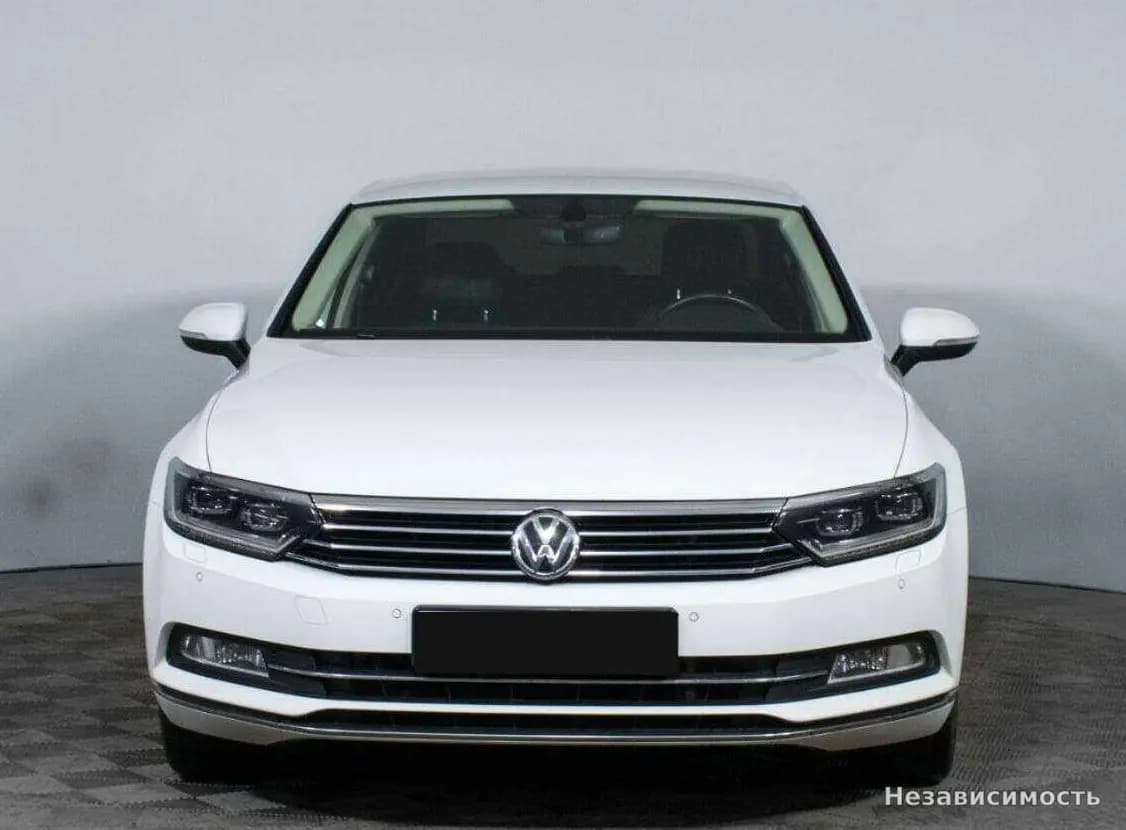 Volkswagen Passat 2017 с пробегом — фото 2