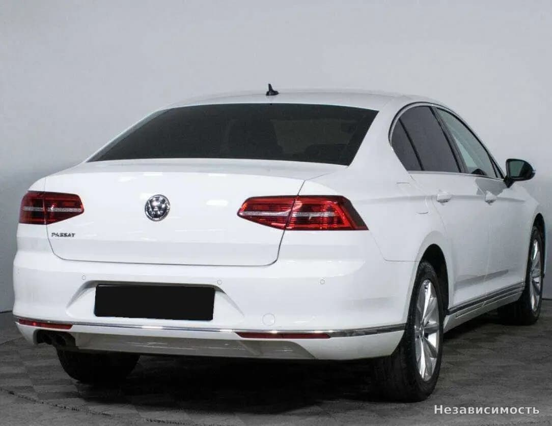 Volkswagen Passat 2017 с пробегом — фото 4
