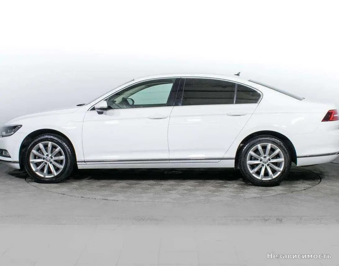 Volkswagen Passat 2017 с пробегом — фото 7