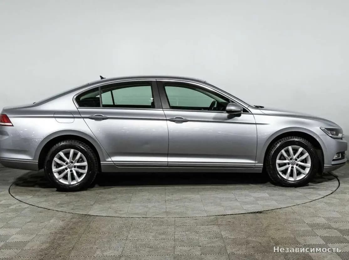 Volkswagen Passat 2017 с пробегом — фото 4