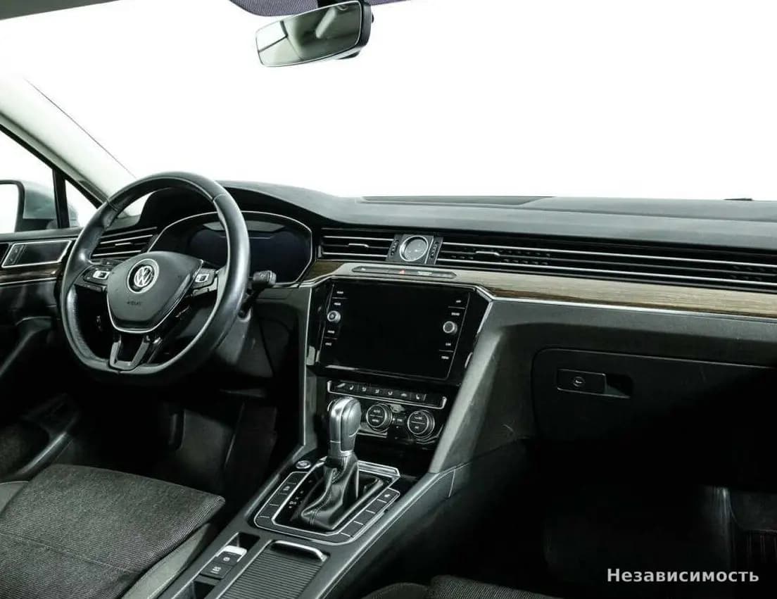 Volkswagen Passat 2017 с пробегом — фото 9