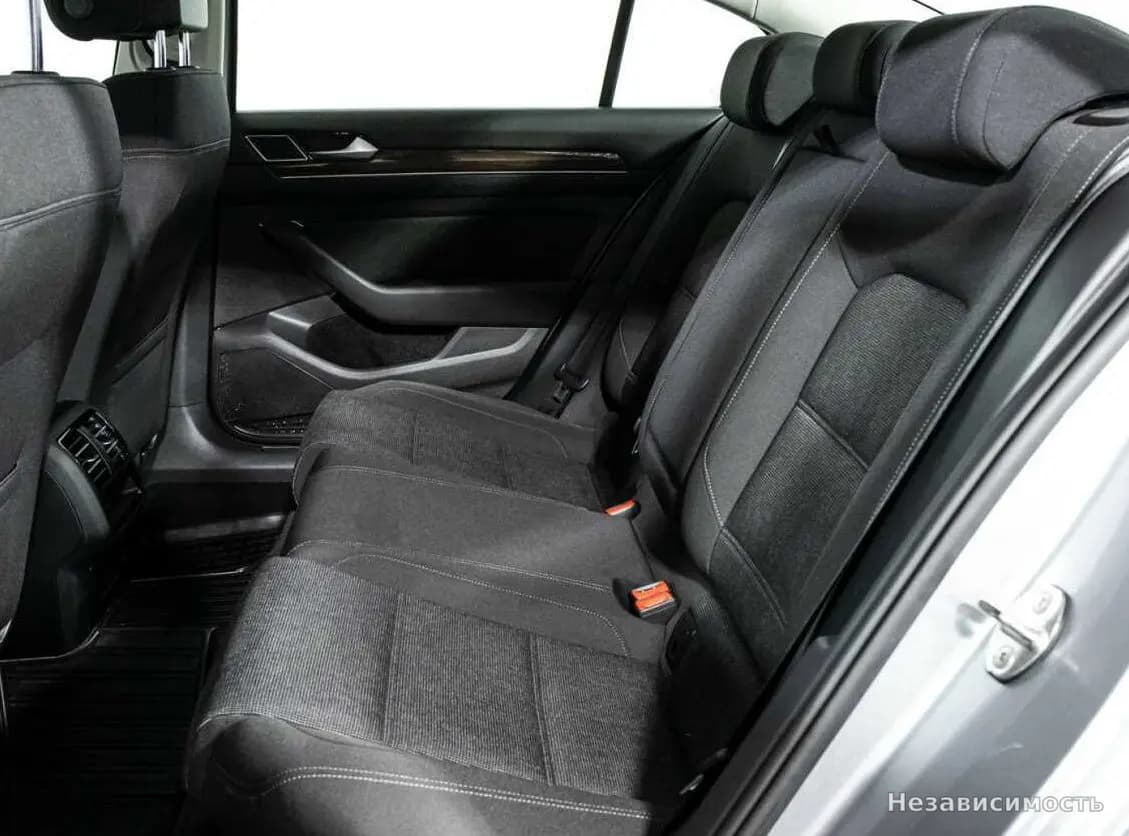 Volkswagen Passat 2017 с пробегом — фото 10