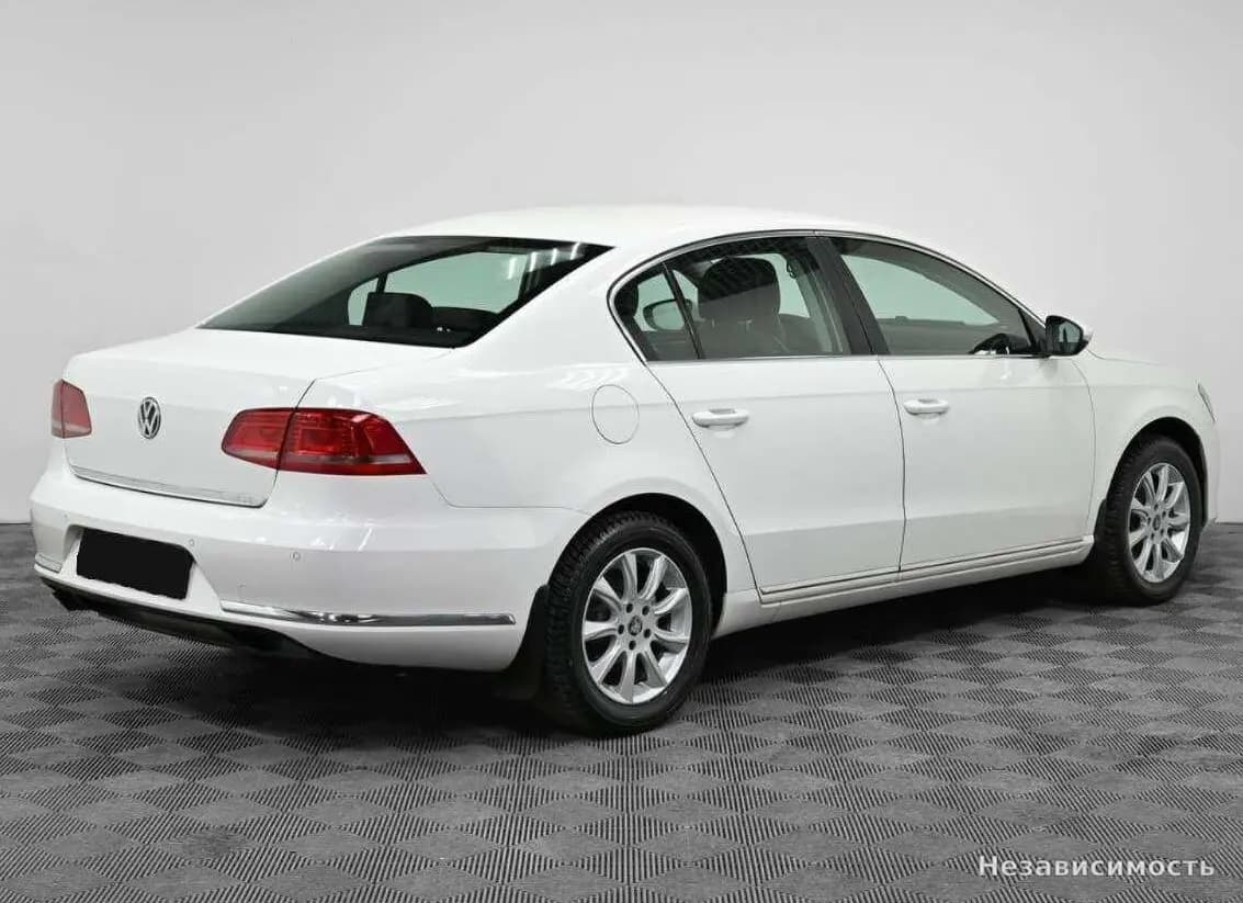 Volkswagen Passat 2013 с пробегом — фото 2