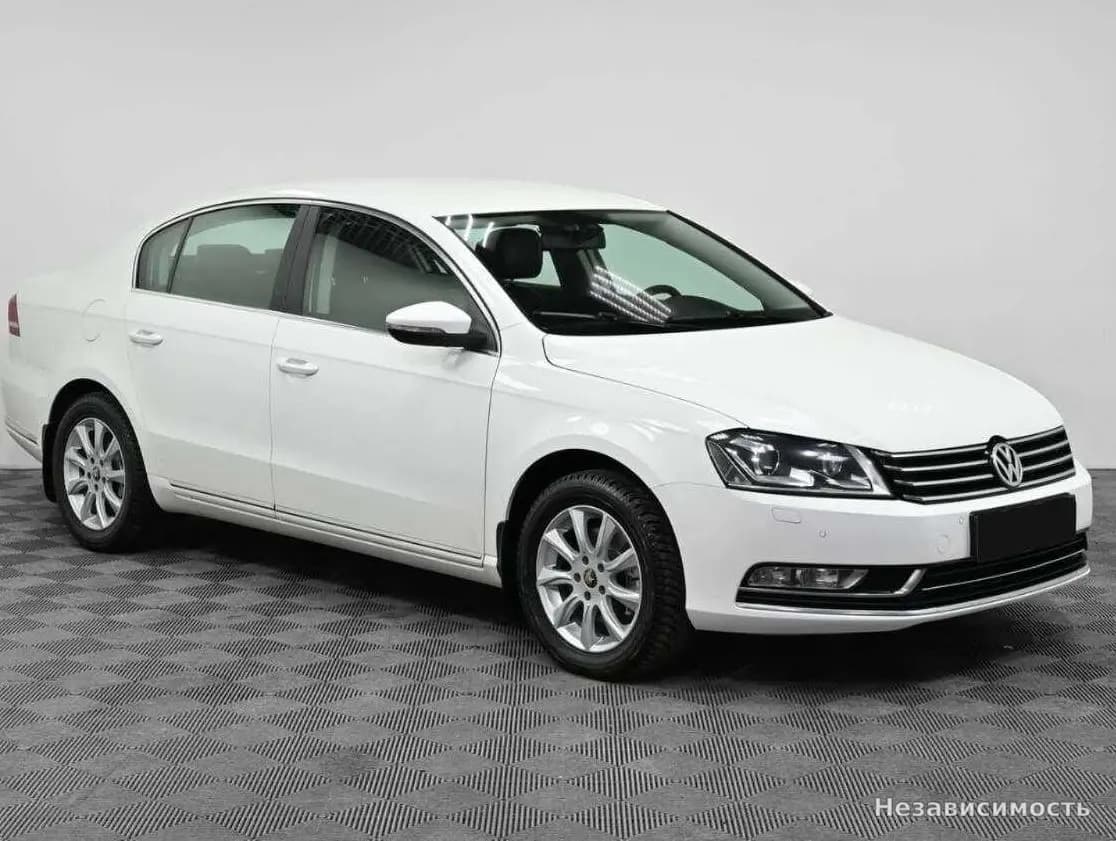 Volkswagen Passat 2013 с пробегом — фото 3