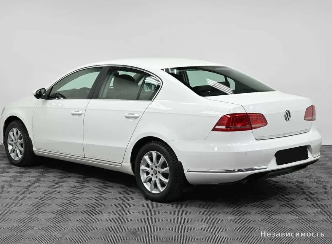 Volkswagen Passat 2013 с пробегом — фото 4