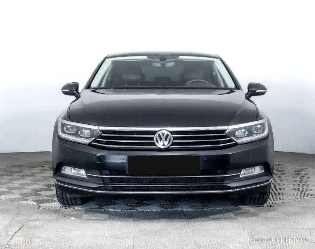 Volkswagen Passat 2017 с пробегом — фото 2