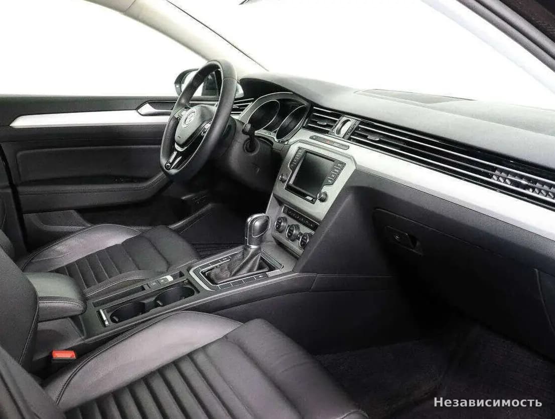 Volkswagen Passat 2017 с пробегом — фото 7