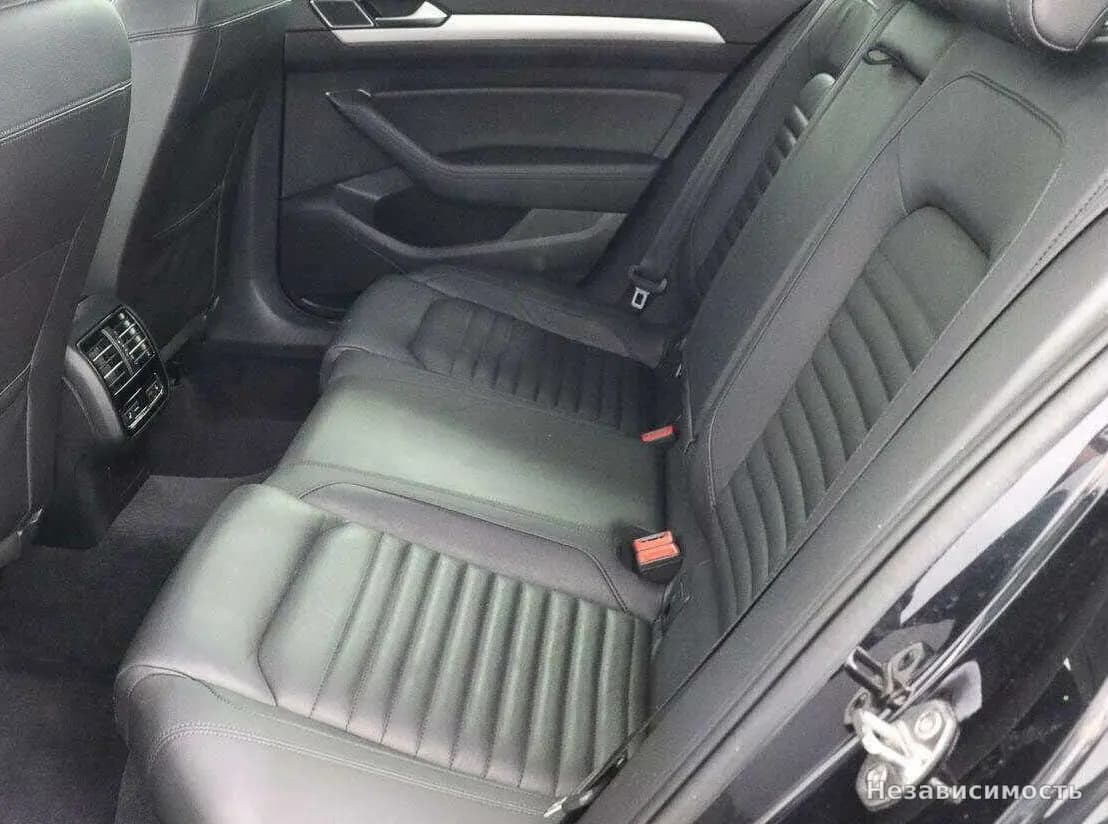 Volkswagen Passat 2017 с пробегом — фото 9