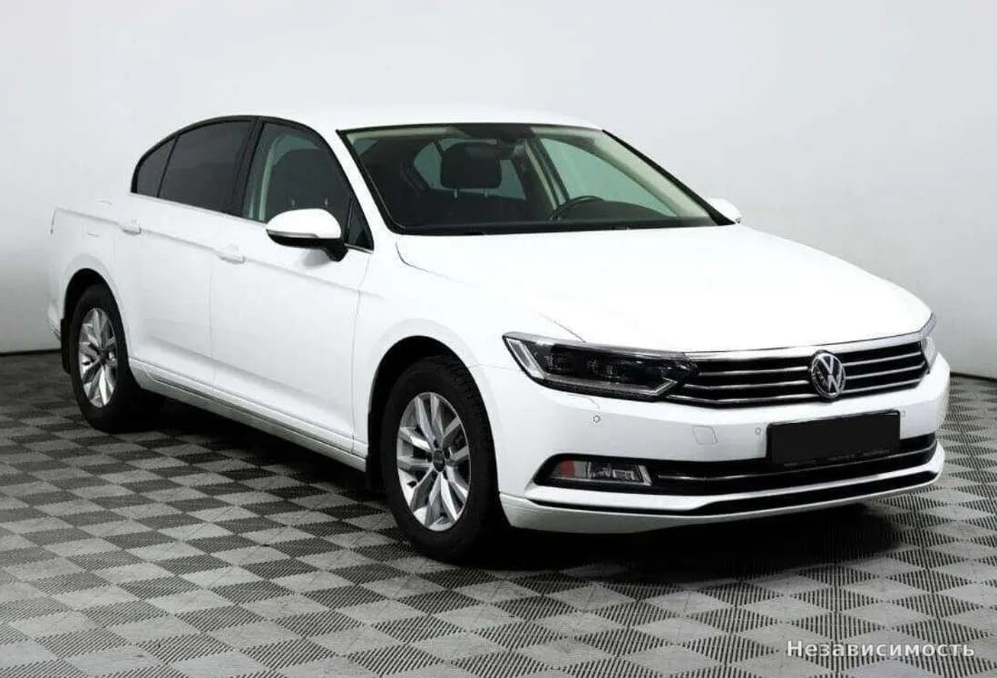 Volkswagen Passat 2016 с пробегом — фото 3