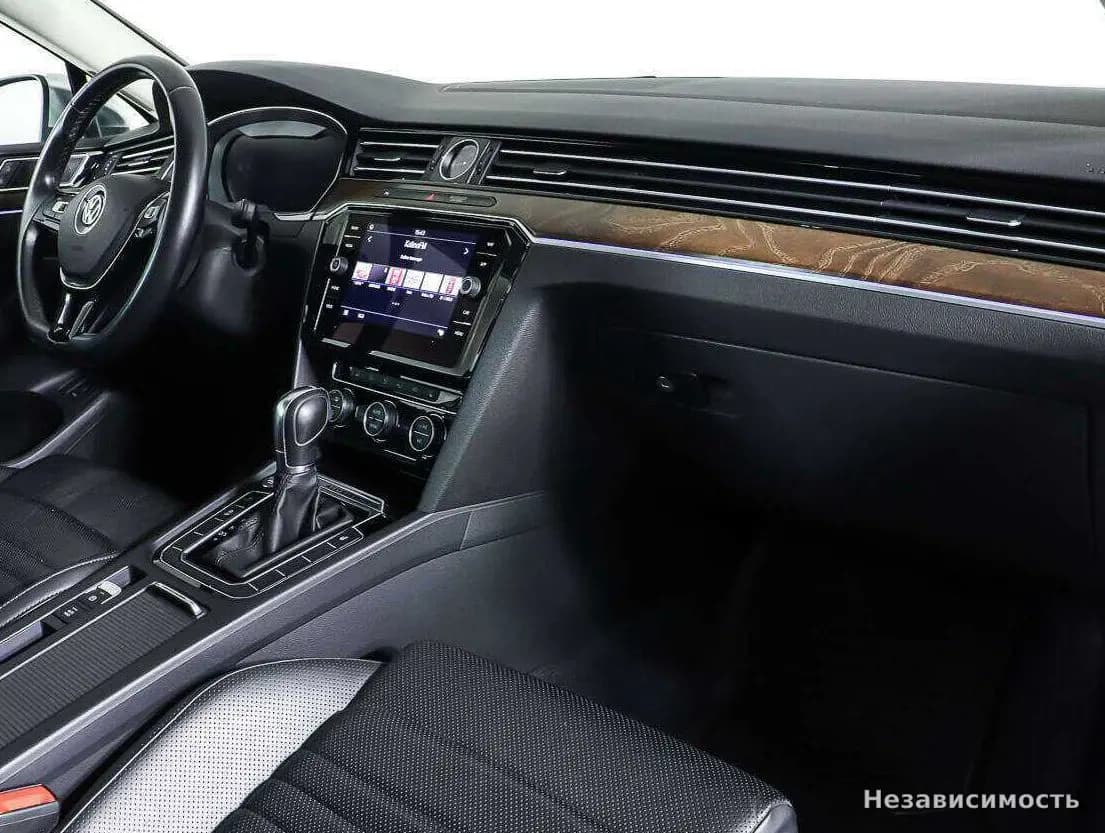 Volkswagen Passat 2018 с пробегом — фото 9