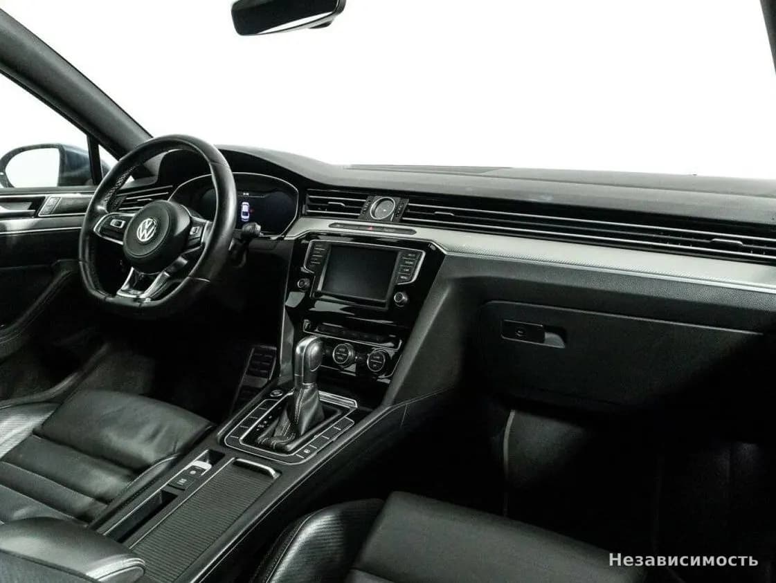 Volkswagen Passat 2017 с пробегом — фото 9