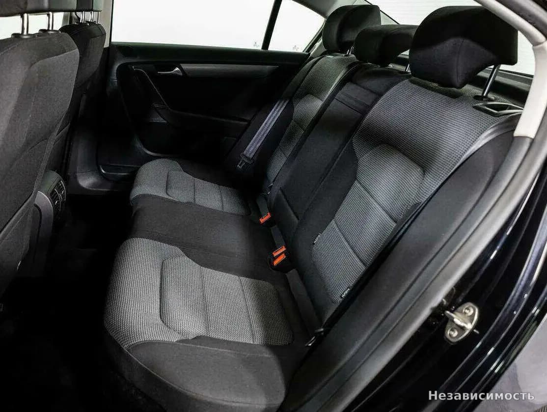 Volkswagen Passat 2012 с пробегом — фото 10