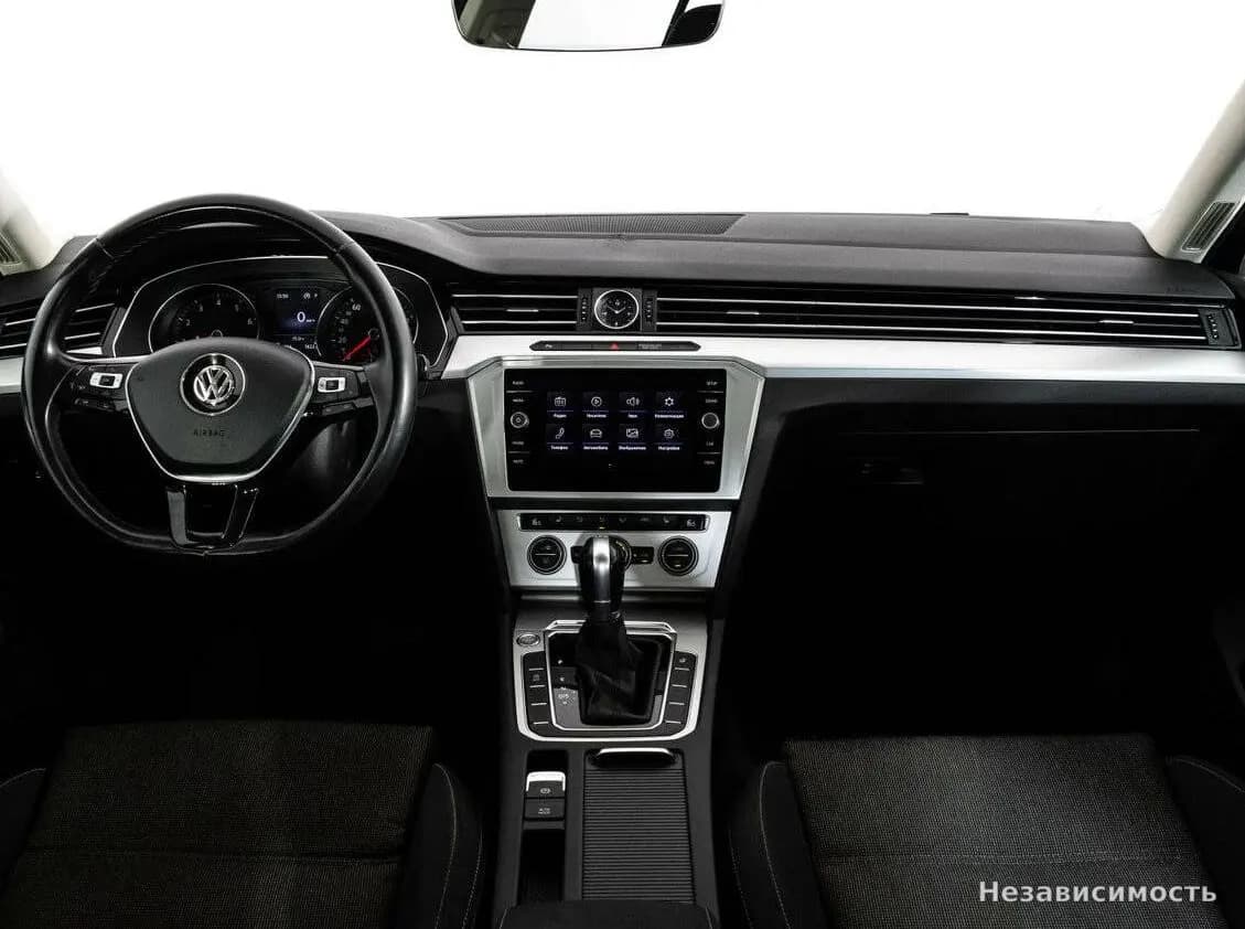 Volkswagen Passat 2018 с пробегом — фото 9