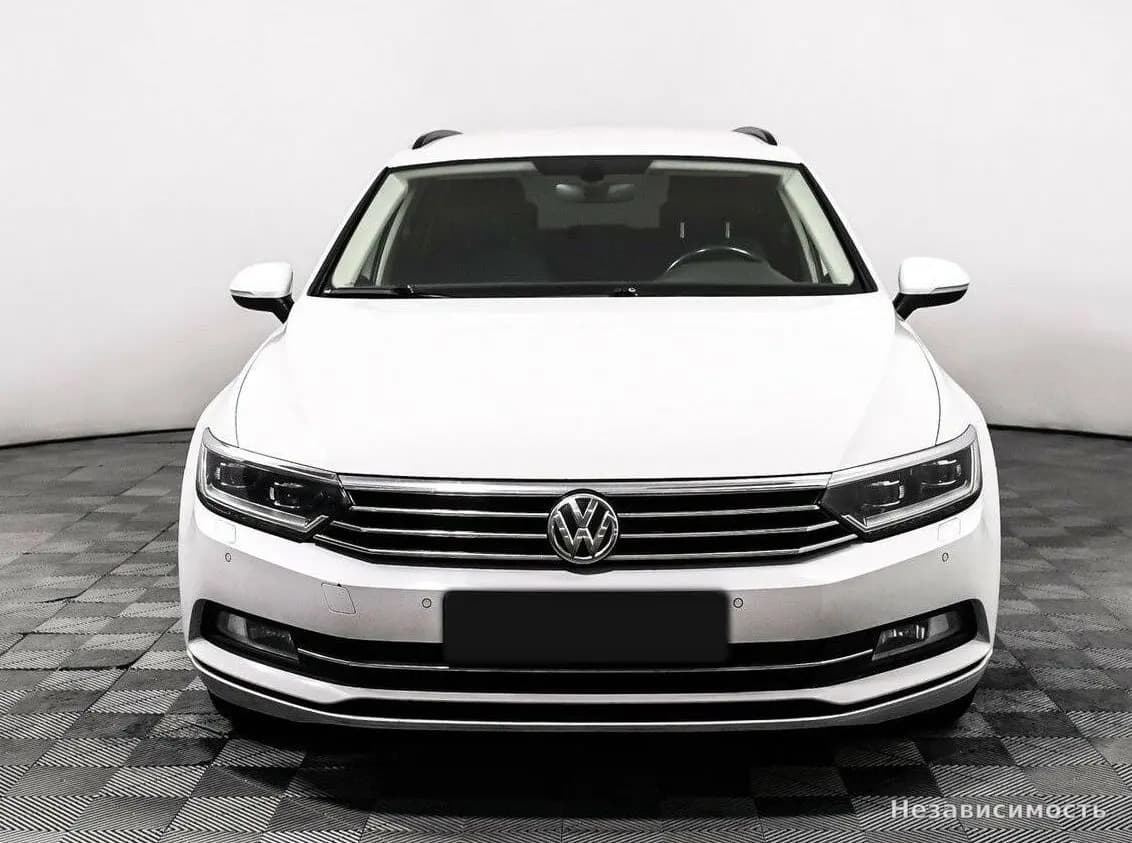 Volkswagen Passat 2018 с пробегом — фото 2