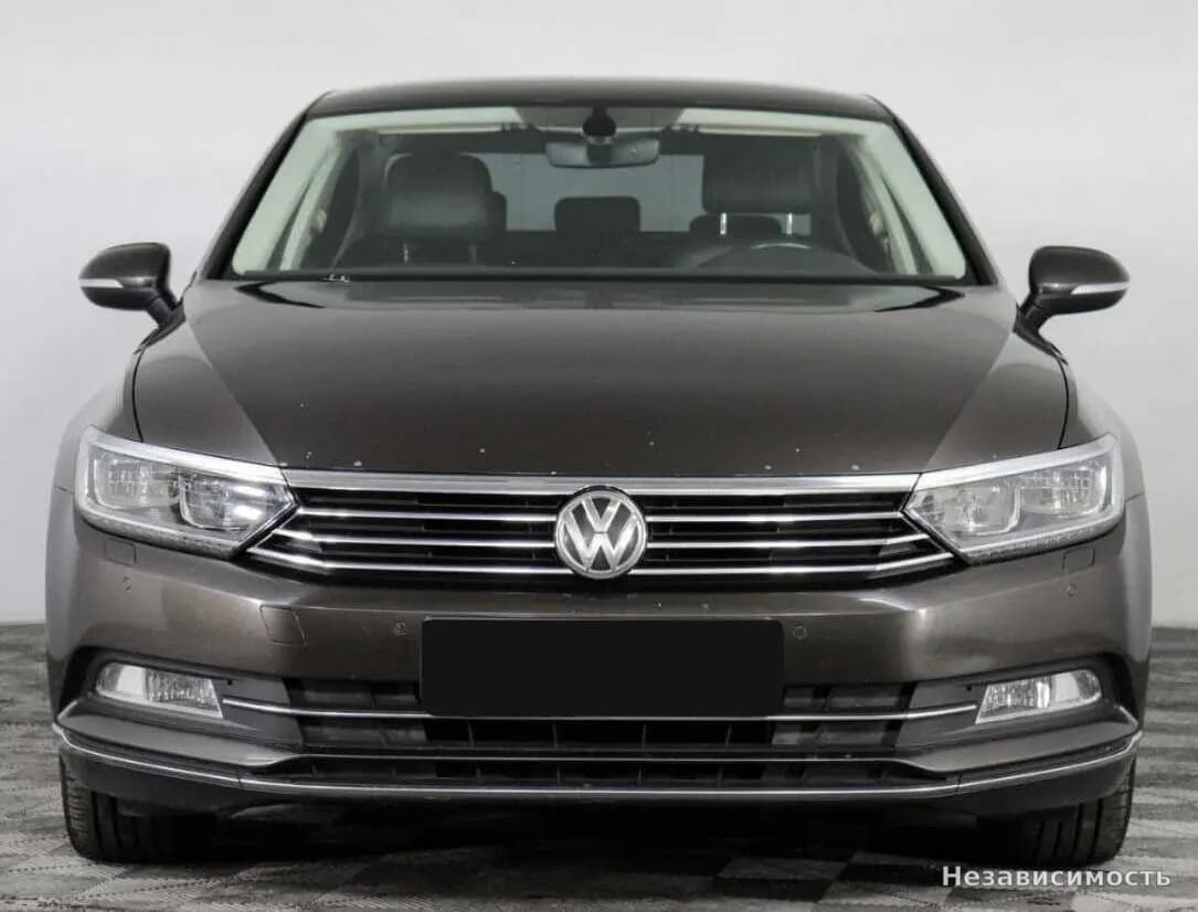Volkswagen Passat 2015 с пробегом — фото 2
