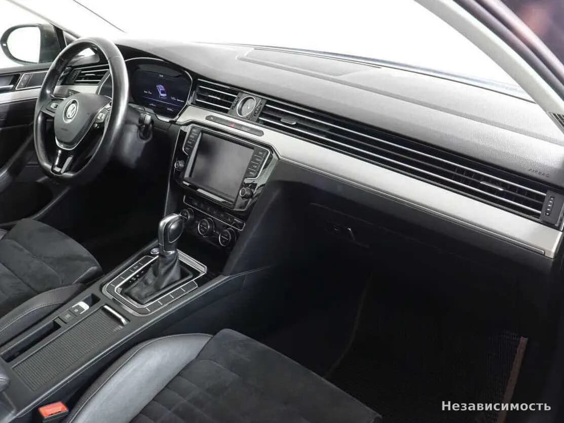 Volkswagen Passat 2015 с пробегом — фото 9