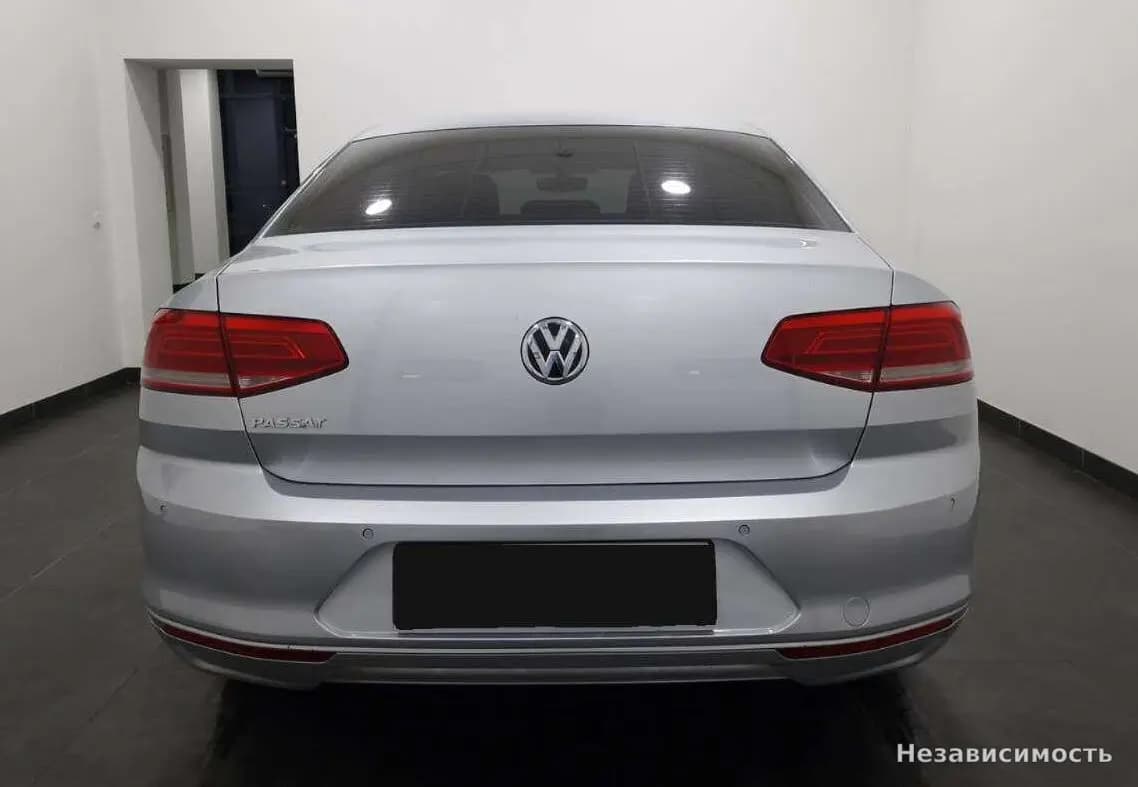 Volkswagen Passat 2015 с пробегом — фото 2