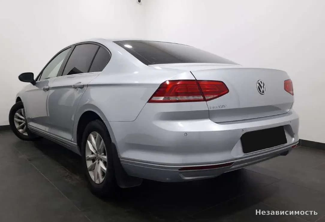 Volkswagen Passat 2015 с пробегом — фото 3