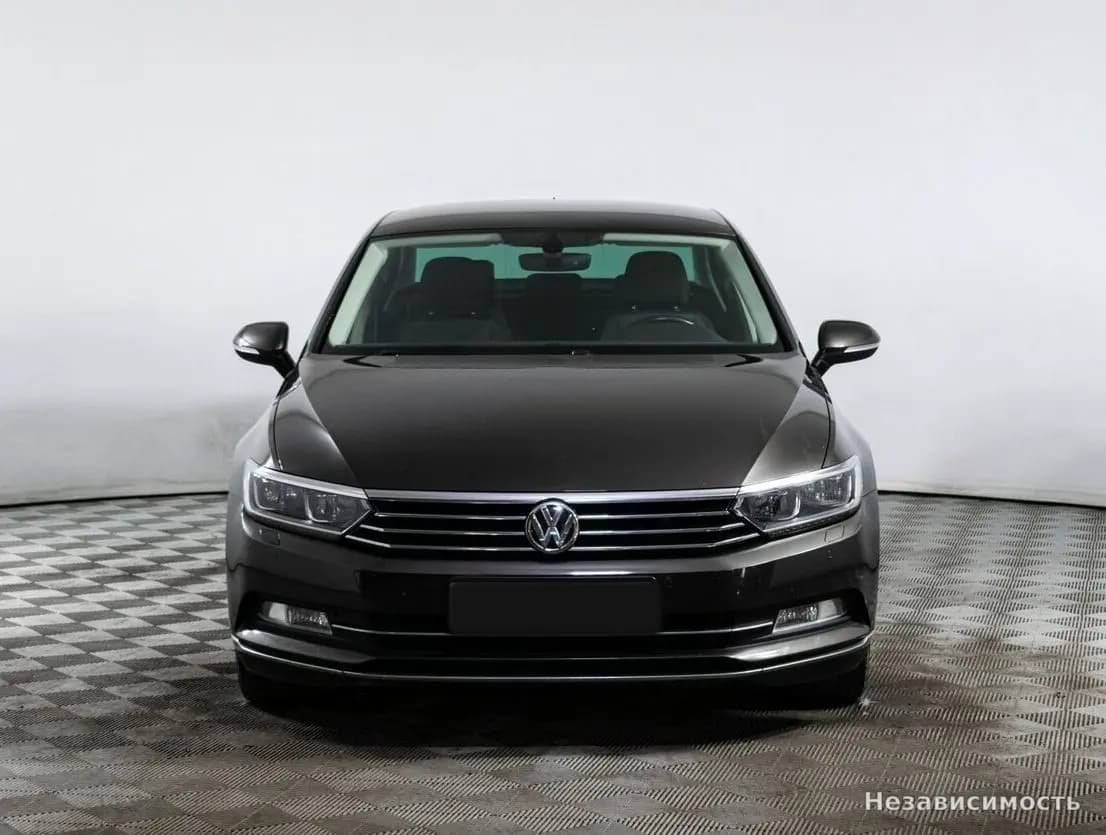 Volkswagen Passat 2017 с пробегом — фото 2