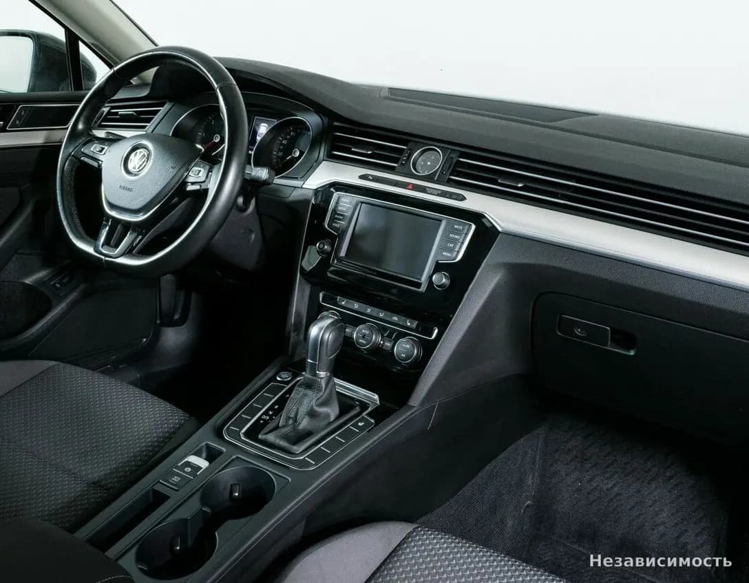 Volkswagen Passat 2017 с пробегом — фото 7