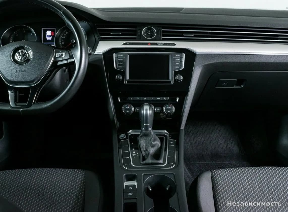 Volkswagen Passat 2017 с пробегом — фото 8