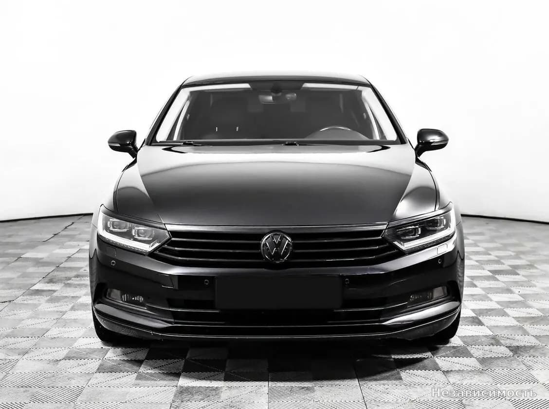 Volkswagen Passat 2018 с пробегом — фото 2