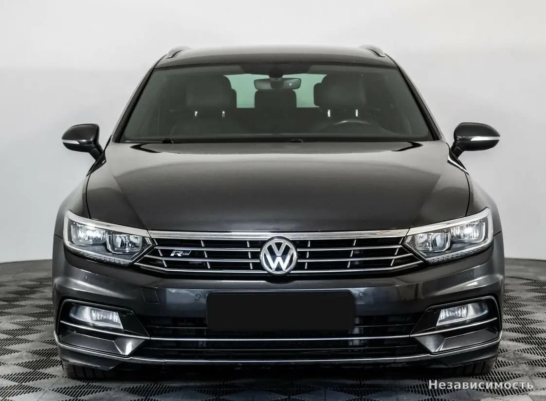 Volkswagen Passat 2018 с пробегом — фото 2