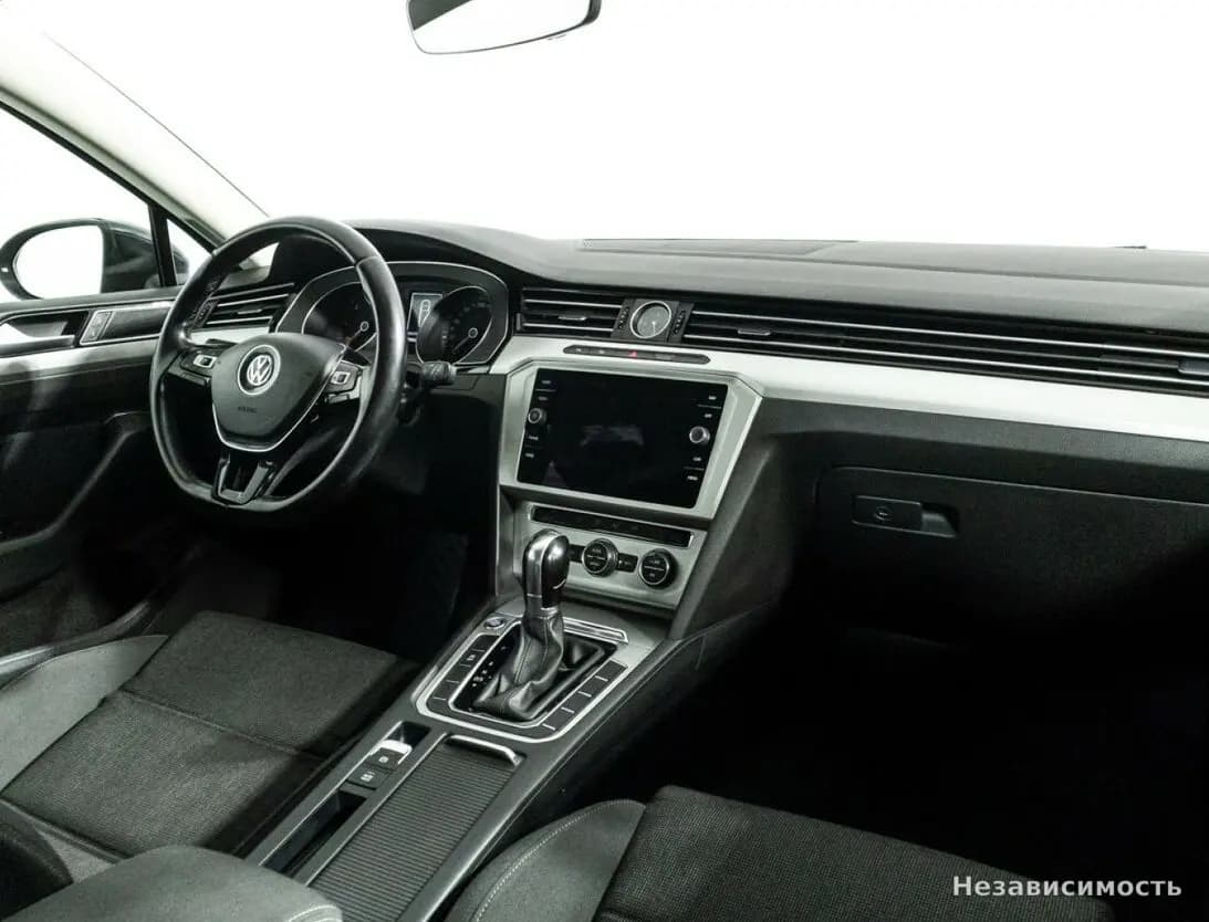 Volkswagen Passat 2019 с пробегом — фото 9