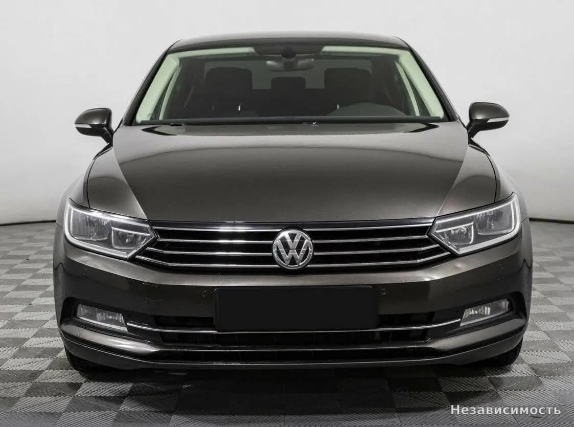Volkswagen Passat 2017 с пробегом — фото 2