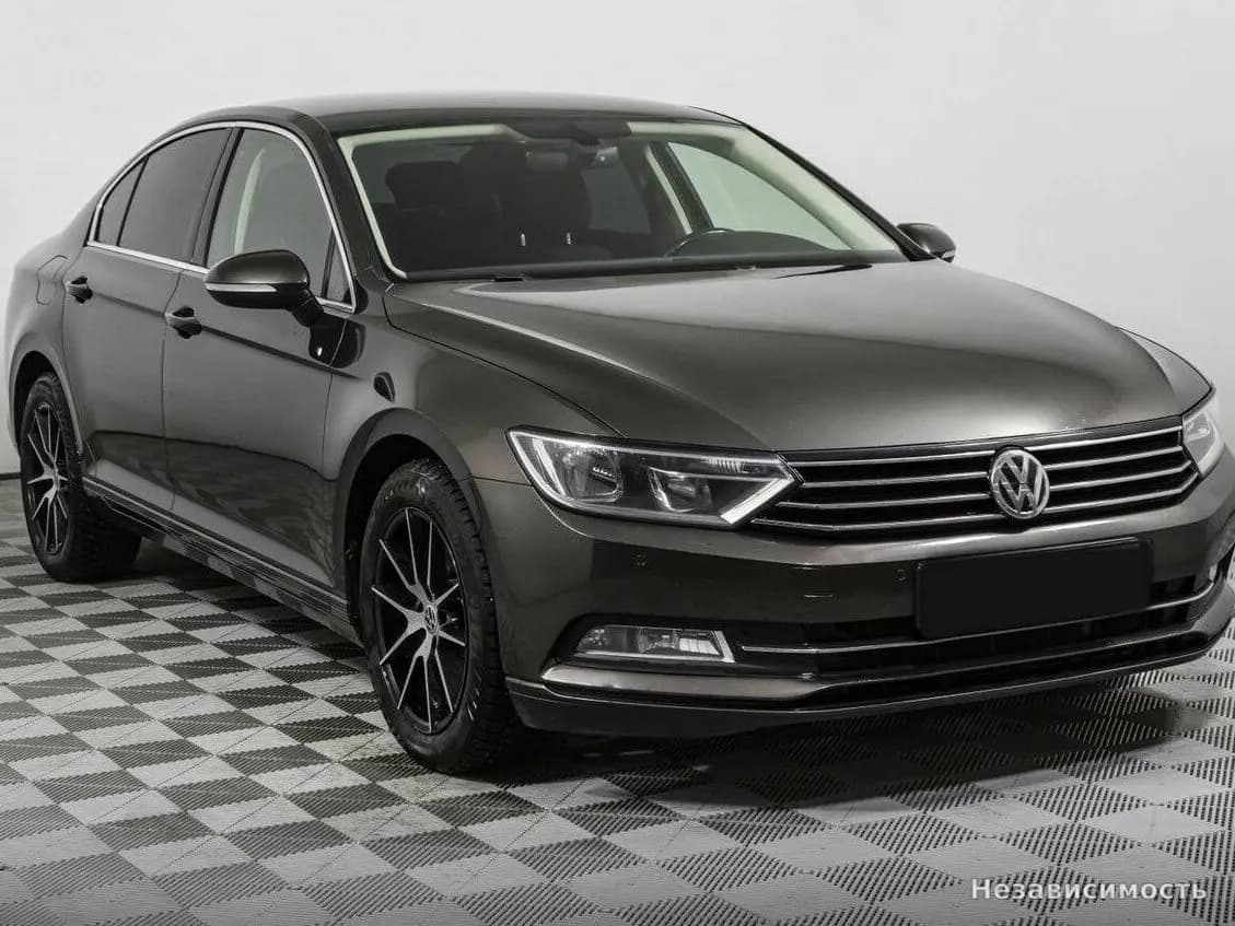 Volkswagen Passat 2017 с пробегом — фото 3
