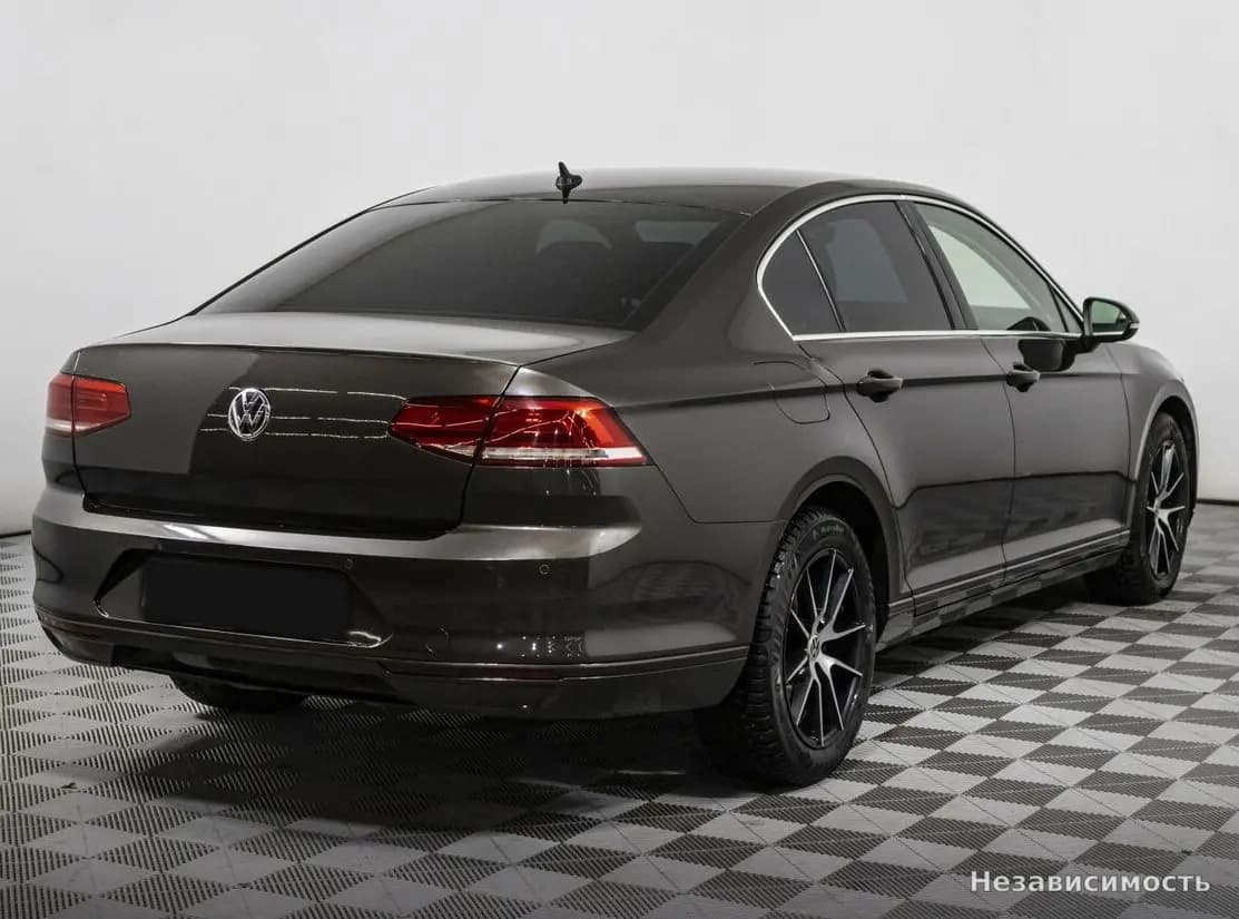 Volkswagen Passat 2017 с пробегом — фото 4