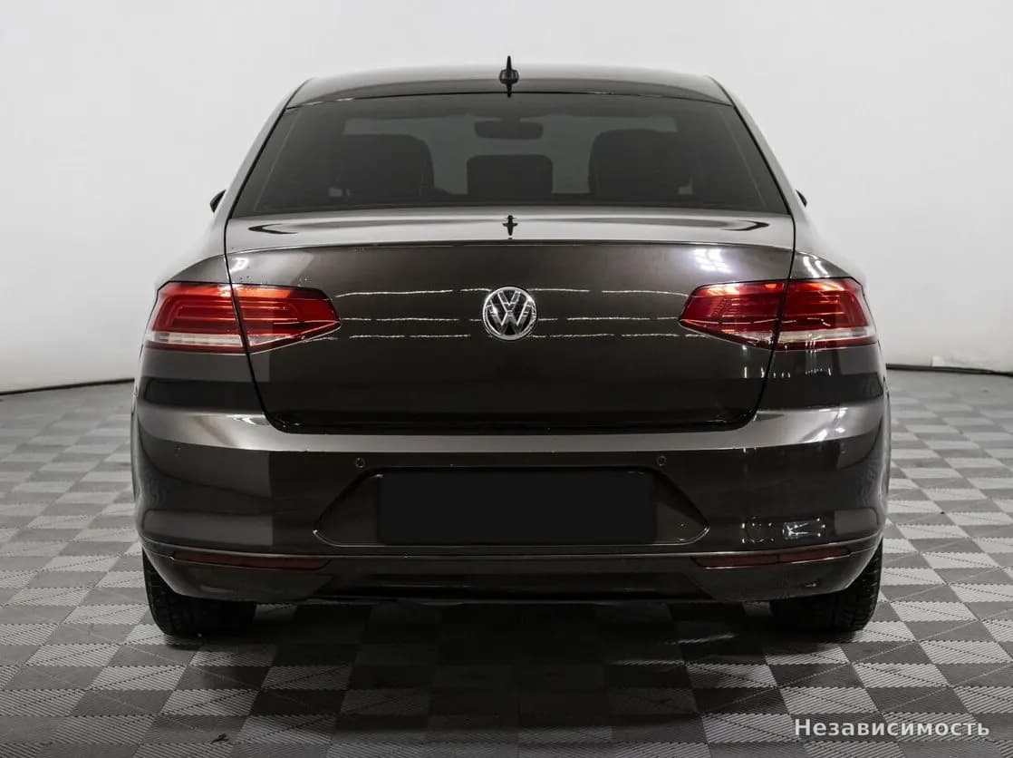 Volkswagen Passat 2017 с пробегом — фото 5