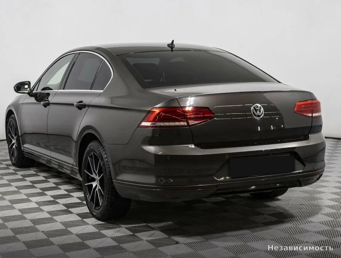 Volkswagen Passat 2017 с пробегом — фото 6