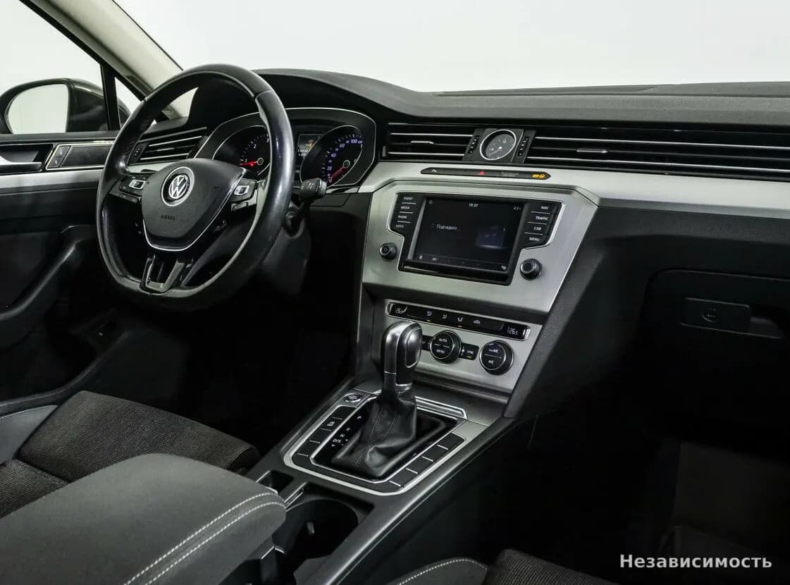 Volkswagen Passat 2017 с пробегом — фото 7