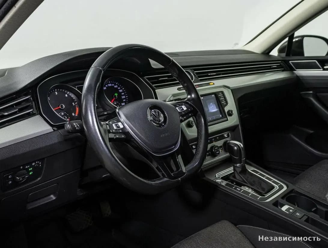 Volkswagen Passat 2017 с пробегом — фото 8