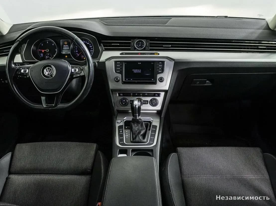 Volkswagen Passat 2017 с пробегом — фото 10