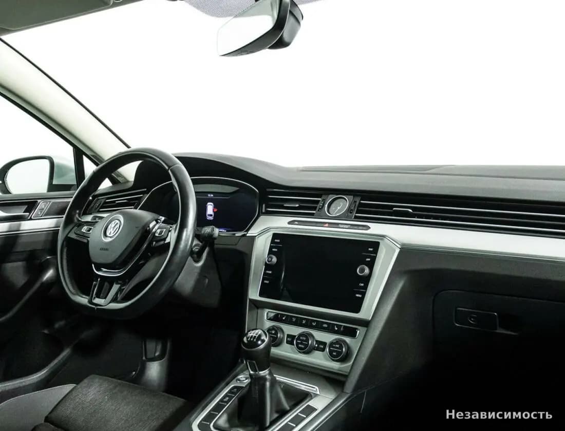 Volkswagen Passat 2017 с пробегом — фото 9