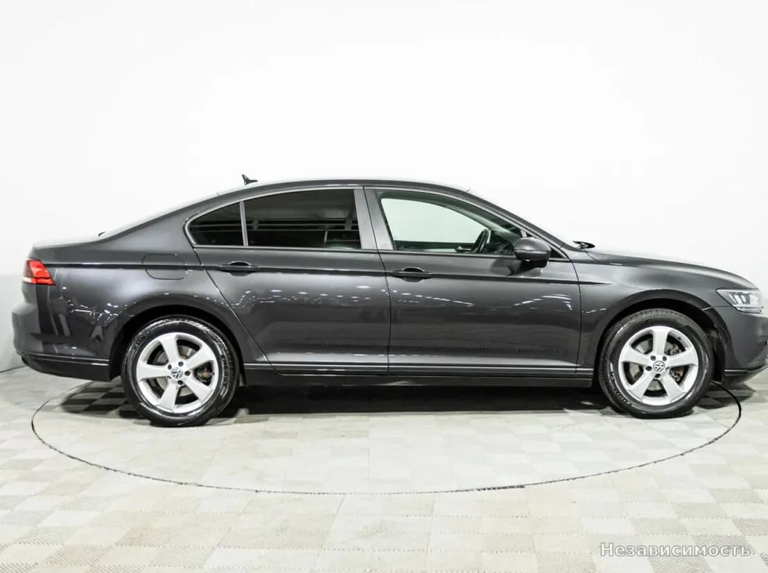 Volkswagen Passat 2021 с пробегом — фото 4