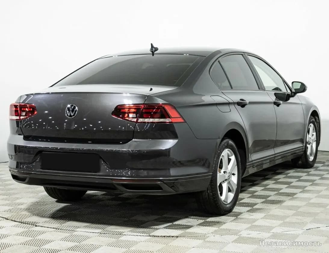 Volkswagen Passat 2021 с пробегом — фото 5
