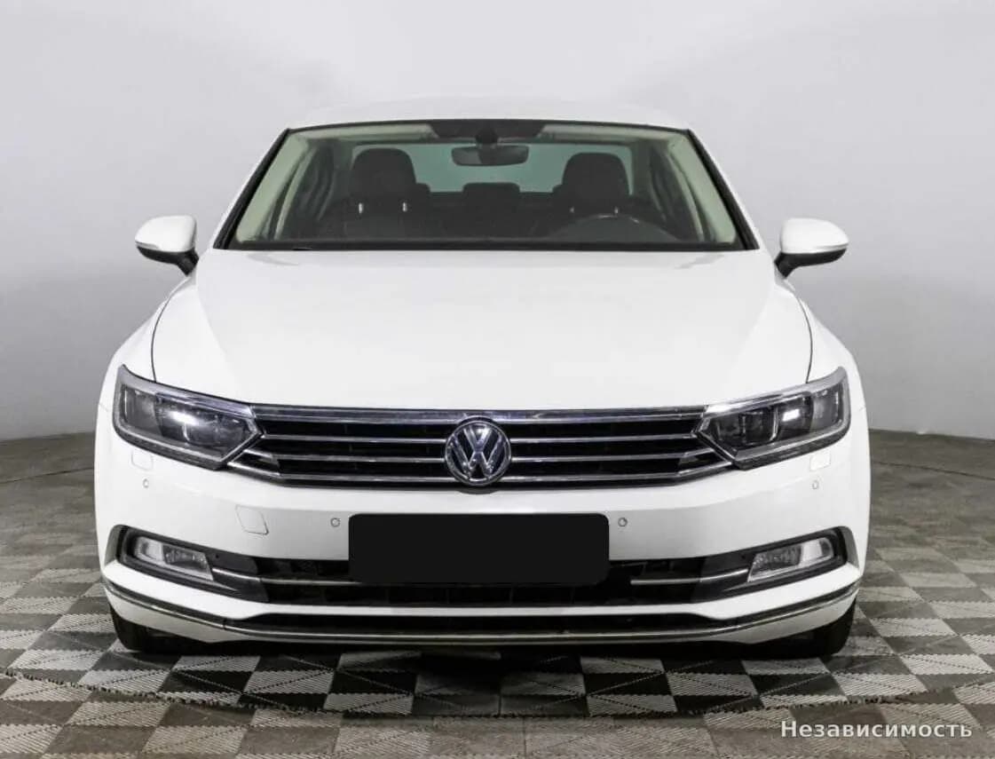 Volkswagen Passat 2017 с пробегом — фото 2