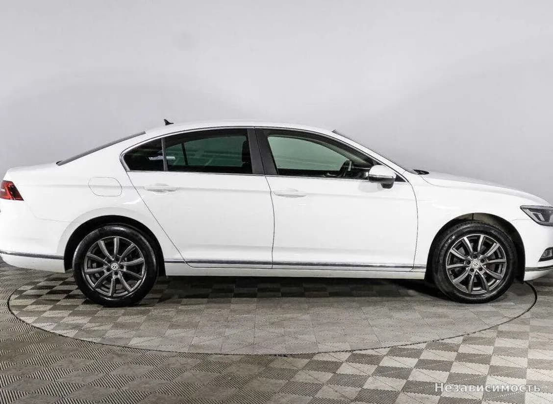 Volkswagen Passat 2017 с пробегом — фото 4