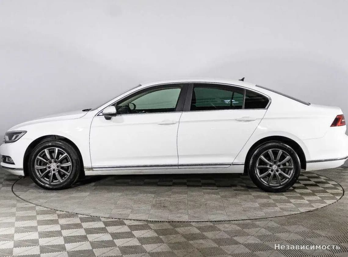 Volkswagen Passat 2017 с пробегом — фото 8