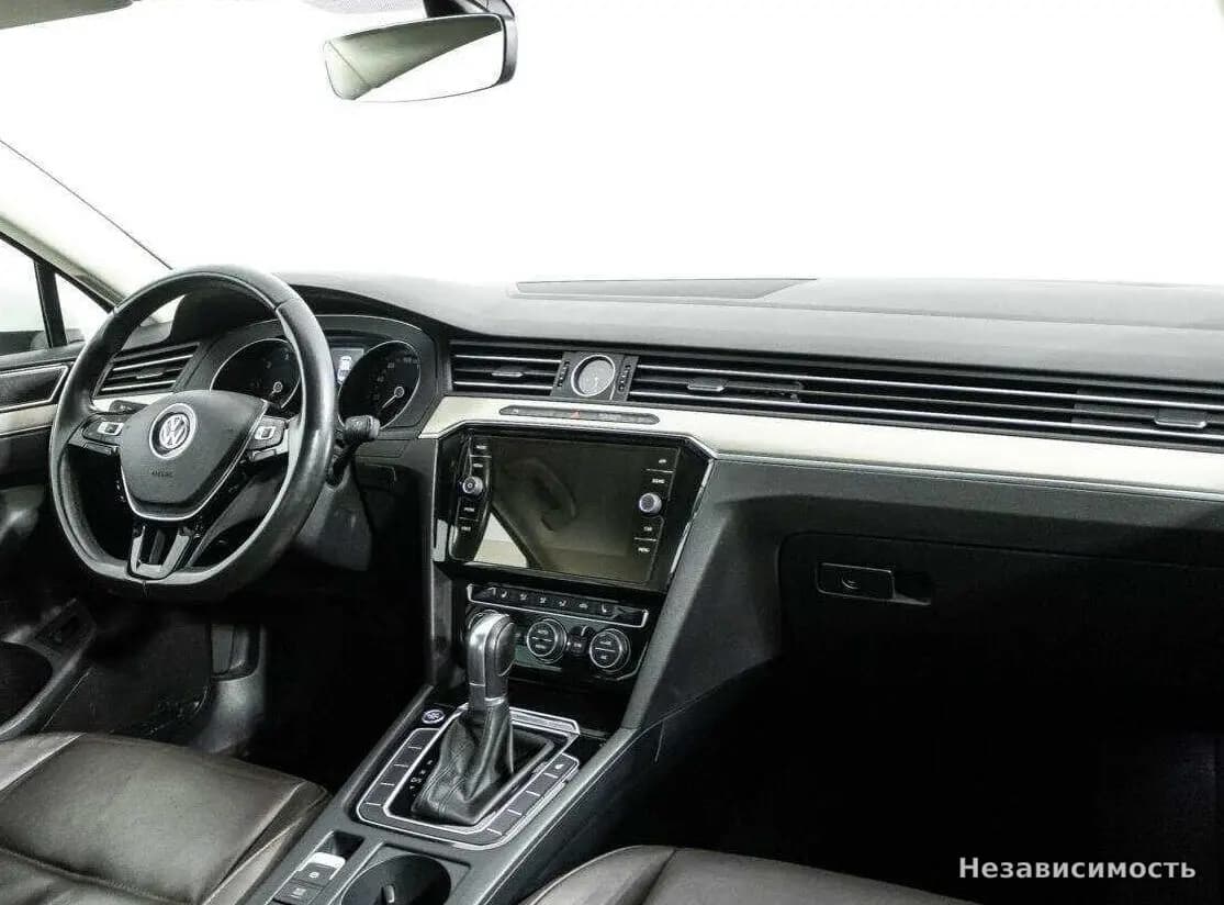 Volkswagen Passat 2017 с пробегом — фото 9