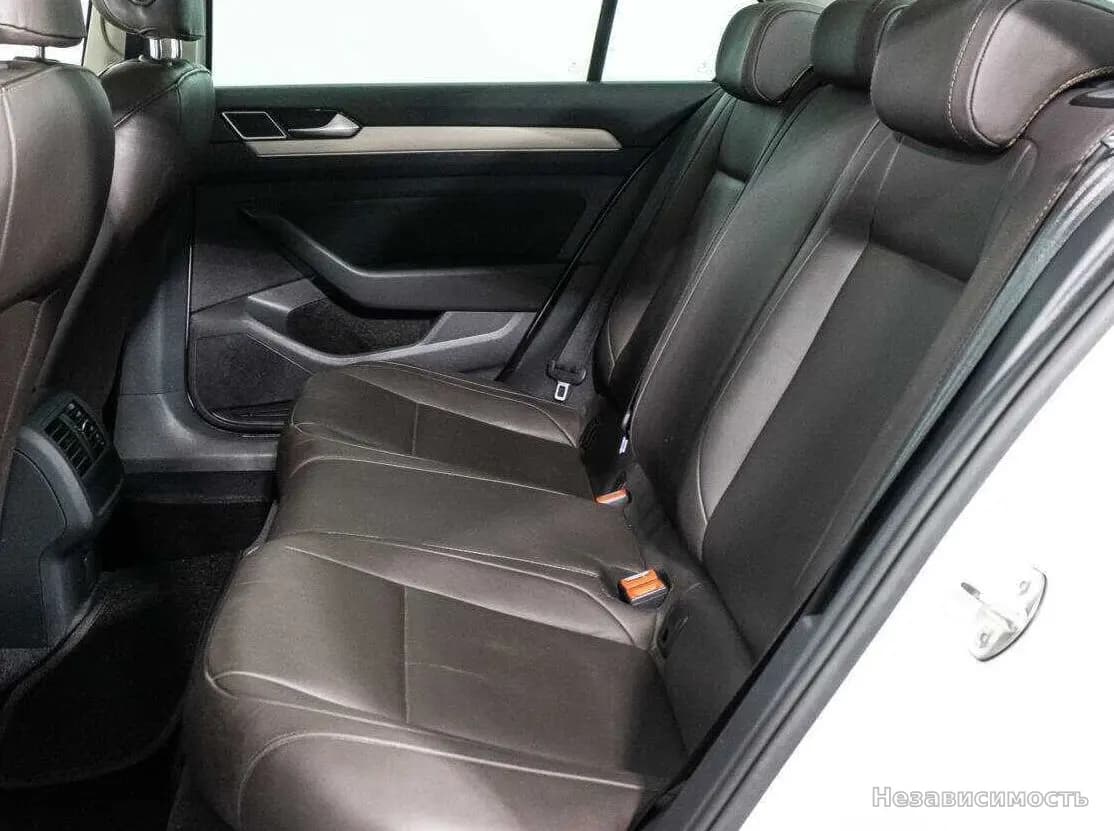 Volkswagen Passat 2017 с пробегом — фото 10