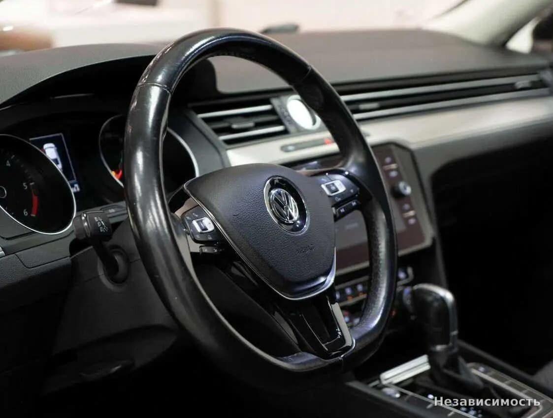 Volkswagen Passat 2017 с пробегом — фото 5